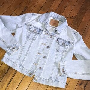Levi's Light Wash Blue Denim Jean Jacket‎
